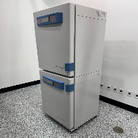 Thermo Forma Series 3 Water Jacketed Double Stack CO2 Incubator image 1